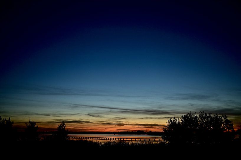 Coucher de soleil sur le lac Dane à Roegwold par Jurjen Melinga