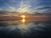 Weerspiegelende zonsondergang van Froukje Hobma thumbnail