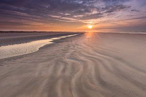 Coucher de soleil sur la plage de la mer du Nord de Terschelling sur Jurjen Veerman