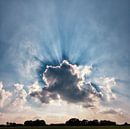 Zonnestralen achter een wolk, Laag-Keppel, , Gelderland, Nederland van Rene van der Meer thumbnail