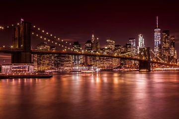 SKYLINE van MANHATTAN EN de BROOKLYN BRIDGE zonsondergang 