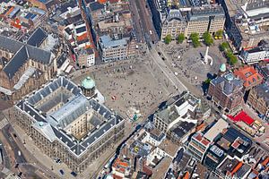 Photo aérienne du Palais Royal d'Amsterdam et de la Place du Dam. sur Anton de Zeeuw