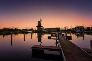 Windmühle De Zwaluw in Burdaard bei Sonnenuntergang vom Mounehiem aus
