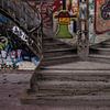 Verlassene Fabrik mit Graffiti und monumentaler Treppe von SRF