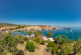 The garden of the Musée à la Glorieta et au Moulin, overlooking the bay, Collioure, Pyrénées-Orienta by Rene van der Meer