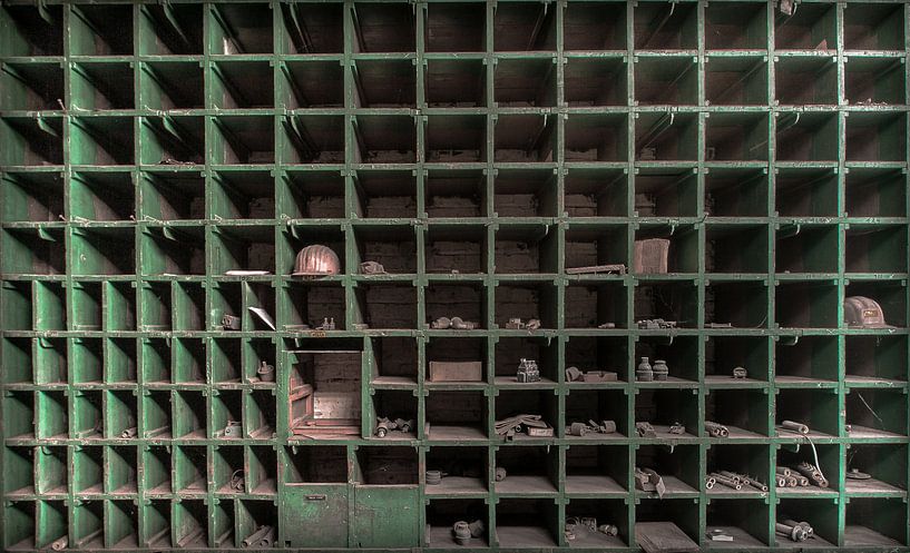 Lagerschrank in einer Fabrik von Olivier Photography