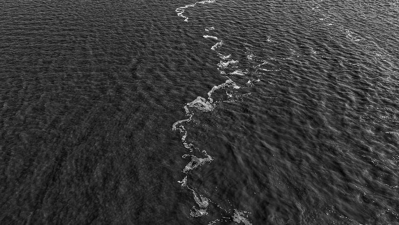 Vue sur la mer en noir et blanc par Charlotte Gohl
