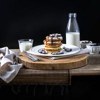 American pancakes met blauwe bessen