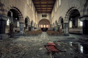 Urbex - Church of the raven van Angelique Brunas