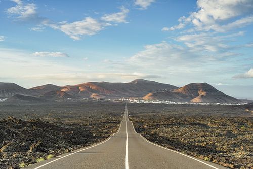 Straße durch die Lavafelder auf Lanzarote