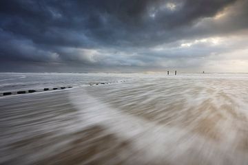 Golven stormen binnen van Thom Brouwer