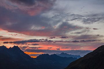 Sonnenaufgang am Sustenpass Schweiz Richtung Meiental