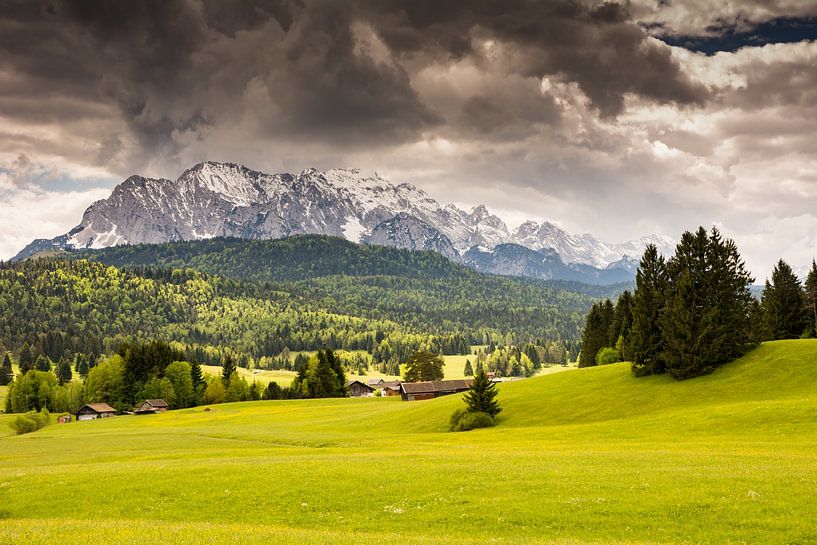 Idyllisch landschap in het Karwendelgebergte van ManfredFotos