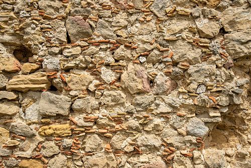 Restanten van 16e eeuwse kasteelmuur op Sicilië