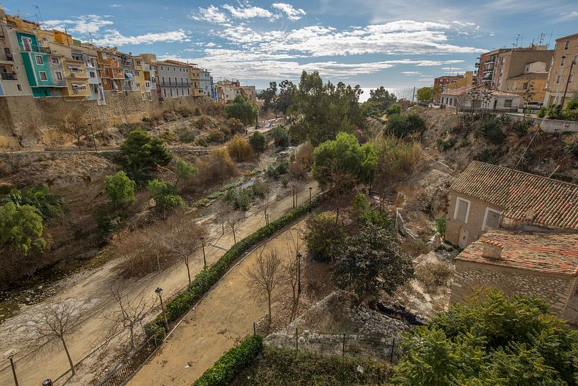 Häuser im Tal des Dorfes Joiosa in Alicante, Spanien von Joost Adriaanse