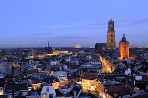 Binnenstad van Utrecht met Domtoren en Domkerk in december, foto 2 van Donker Utrecht