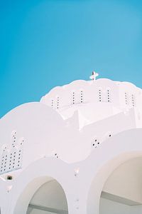 Église blanche à Santorin sur Patrycja Polechonska
