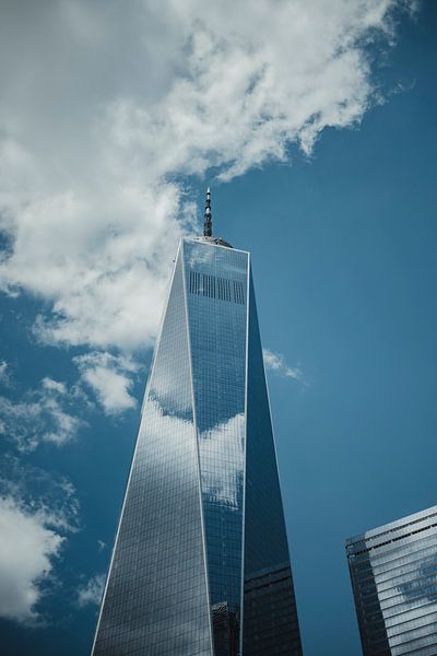 One WTC against a cloudy sky by Erwin van Kester
