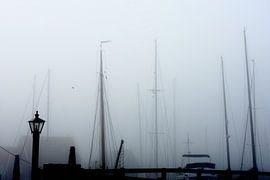 Marken harbour fog - silhouettes by Ernst van Voorst