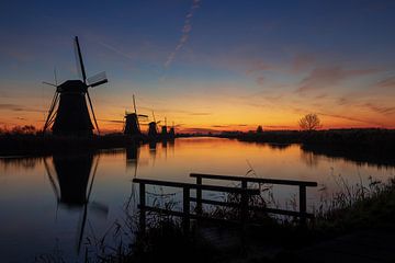 De molens van Kinderdijk bij zonsopgang van Pieter van Dieren (pidi.photo)