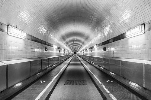 Oude Elbe Tunnel in Hamburg - Monochroom
