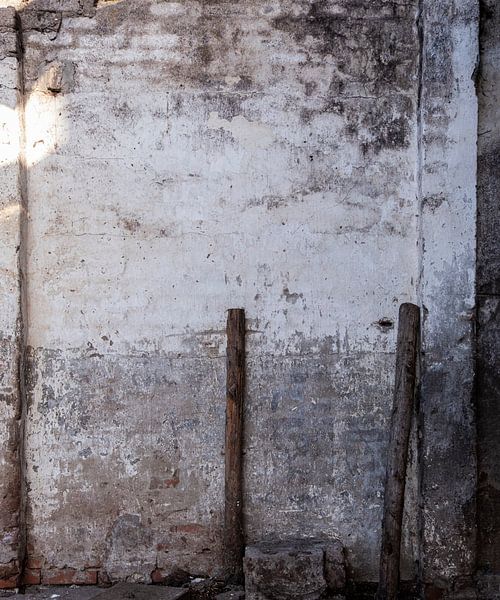 Wall with posts by Affect Fotografie