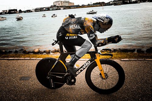 Wout van Aert warming up in Copenhagen