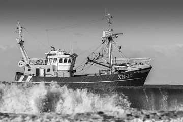 Fischerboot auf der Nordsee von Johanna Oud
