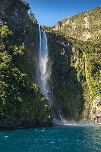 Wasserfall im Doubtful Sound, Neuseeland