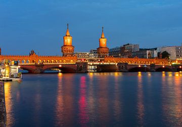 Oberbaumbrücke in de nacht van Yevgen Belich