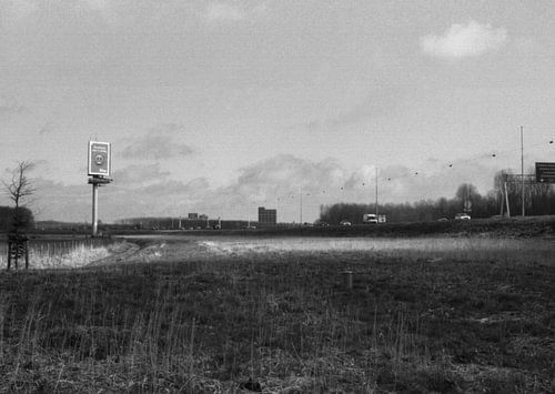 Een snelweg ergens in nederland 