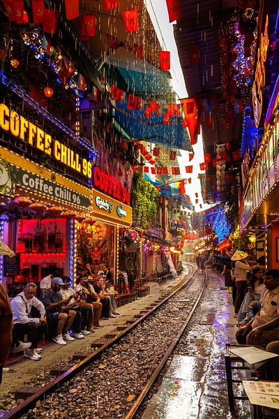 Train Street Hanoi, Vietnam by Patrick Fotografeert