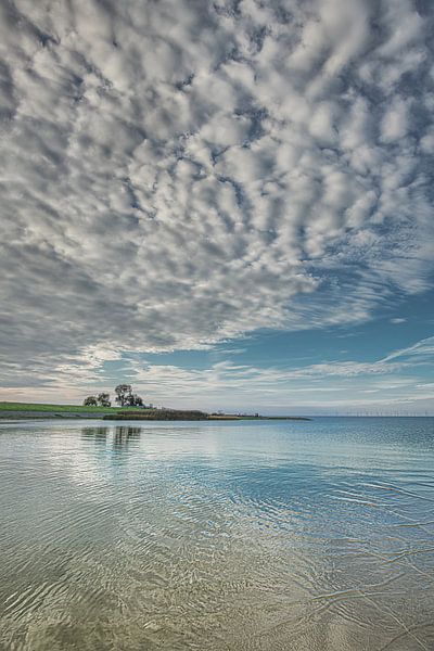 The Friesian IJsselmeer coast near Molkwerum with beautiful cloud cover by Harrie Muis