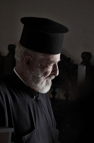 Grieks-Orthodoxe Priester by Marcel  Brinks