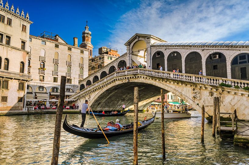Gondola at the Rialto bridge in Venice by Michael Abid