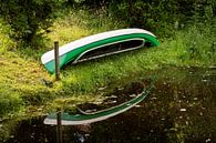 Een kano op een rivier van Jörg Sabel - Fotografie thumbnail