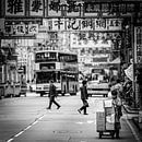 Homme avec une charrette à bras, Hong Kong, Chine par Bertil van Beek Aperçu