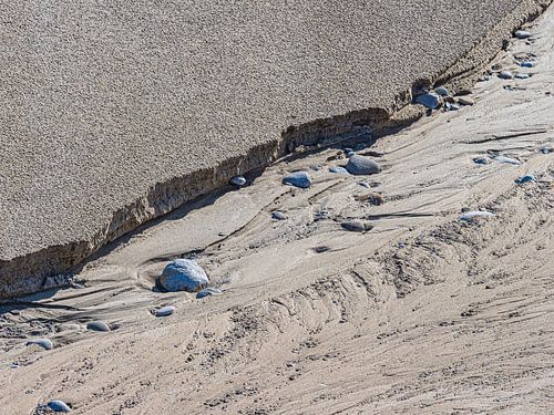 Een geul op het strand
