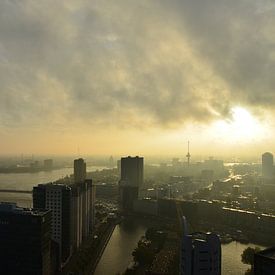 Herfststorm boven Rotterdam van Marcel van Duinen