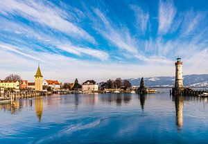 Hafen und Hafeneinfahrt mit Leuchtturm in Lindau am Bodensee