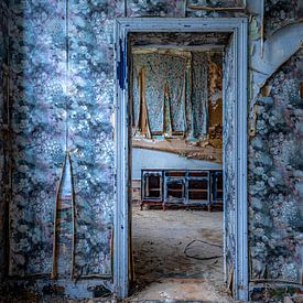 Blue trousers in decay by Diana Venis-Kerkhoven