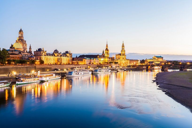 Skyline Dresden am Abend von Werner Dieterich