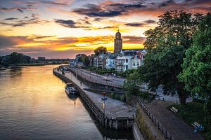 Lueur céleste : coucher de soleil sur Deventer et la Welle sur Bart Ros