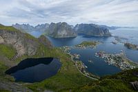 Blick auf Reine – Magische Aussicht vom Reinebringen in den Lofoten