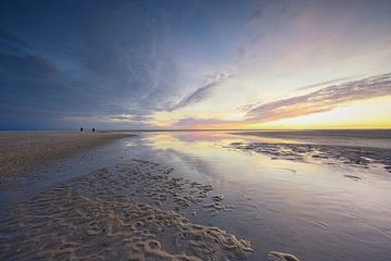 Verlaten strand. van Fotografie door Geert-Jan