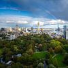 Ligne d'horizon de Rotterdam avec arc-en-ciel sur Niels Dam