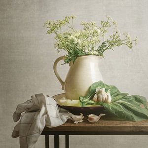 Nature morte au persil de vache. Taupe. sur Alie Ekkelenkamp