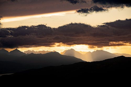 Berge in dramatischem Licht
