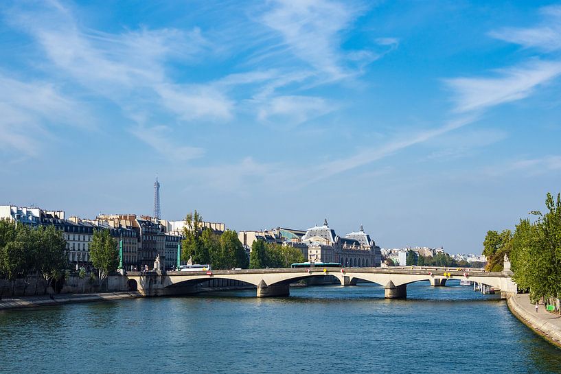View over the river Seine in Paris, France by Rico Ködder