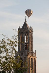 Domtoren Utrecht mit Heißluftballon von Remke Spijkers